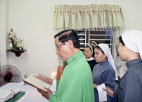 Làm phép nhà-nhà nguyện Hội Dòng các chị em bác ái Thouret cộng đoàn Tân Thái Sơn